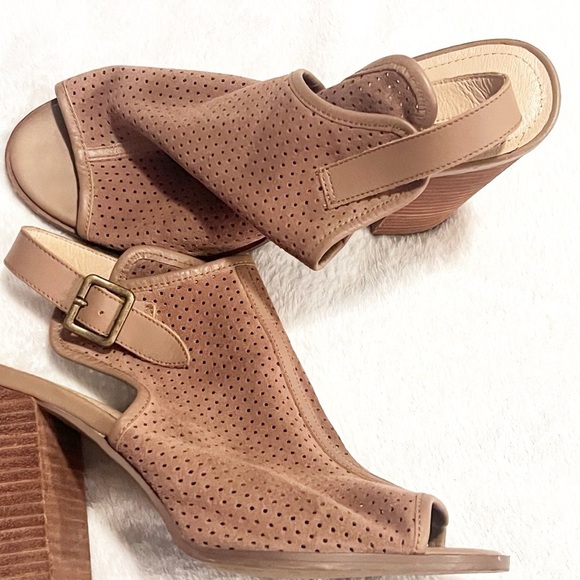 Kelsi Dagger Mason Tan Perforated Block Heel Open Toe Sandal Buckle Size 8.5 - Picture 6 of 7